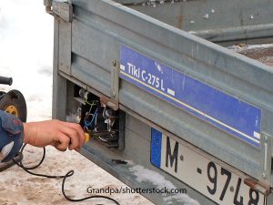 Car trailer lights maintenance