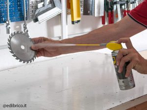 How to clean a circular saw