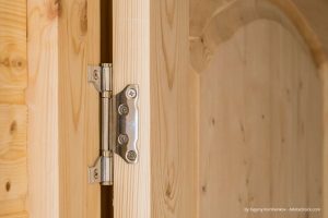 How to lubricate hinges