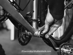 Servicing the bottom bracket of bicycle ?