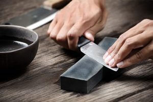 Sharpening Knives and Scissors: How to Do It and Which Products to Use