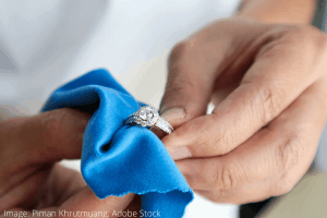 How to polish and protect gold jewelry