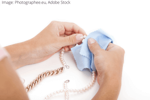 How to polish and protect gold jewelry
