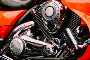 faire briller le chrome de sa moto