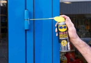 How to keep door and window hinges lubricated