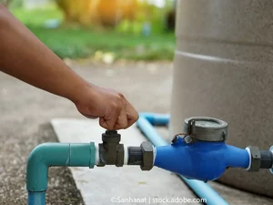 wasser abstellen und leitung ueberpruefen.jpg